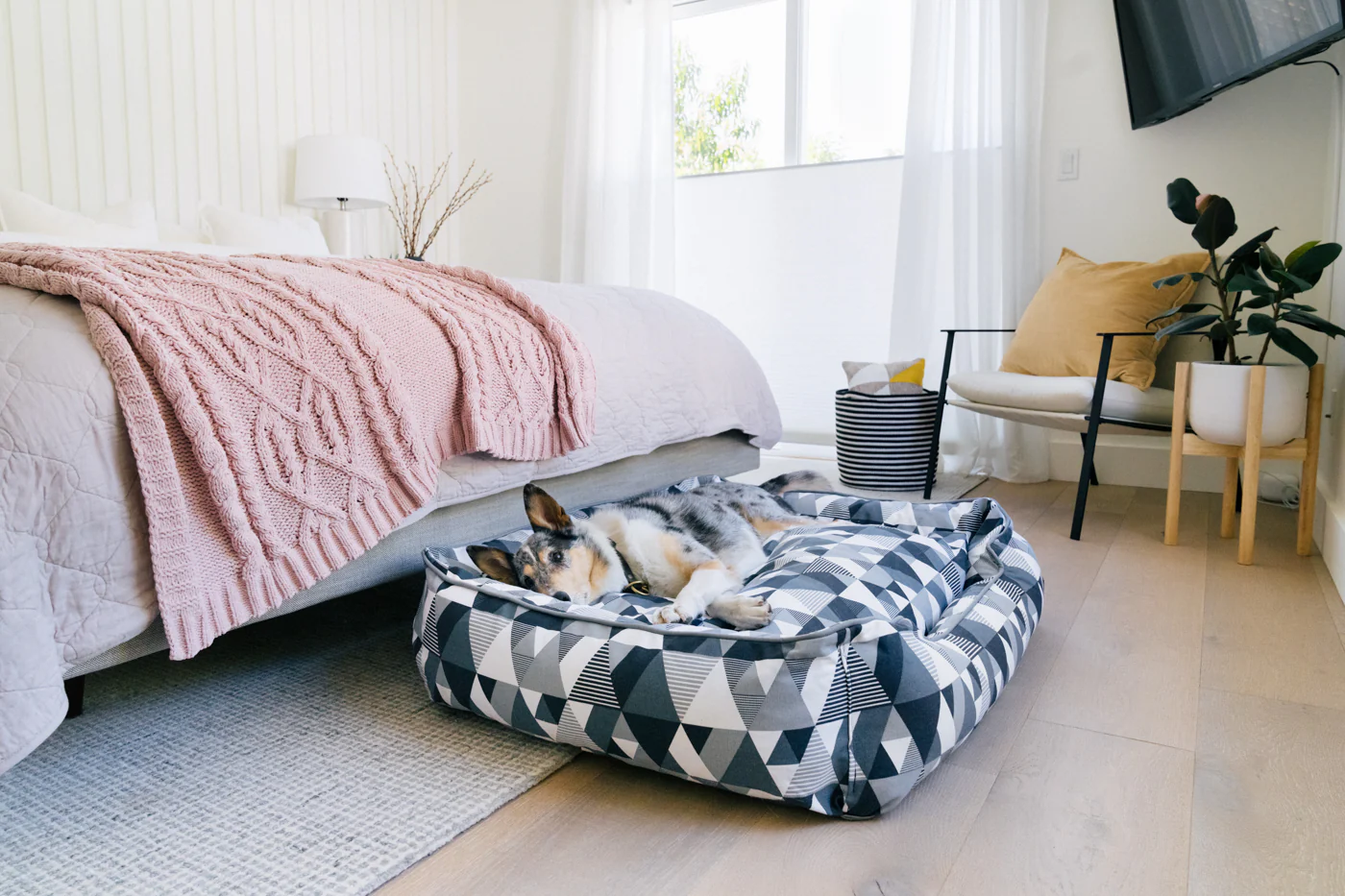Mosaic Lounge Bed - Image 4